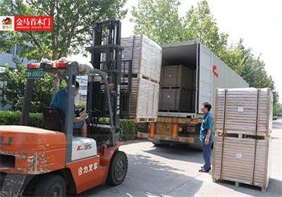 實(shí)木門廠家金馬首工期有保障提前發(fā)貨