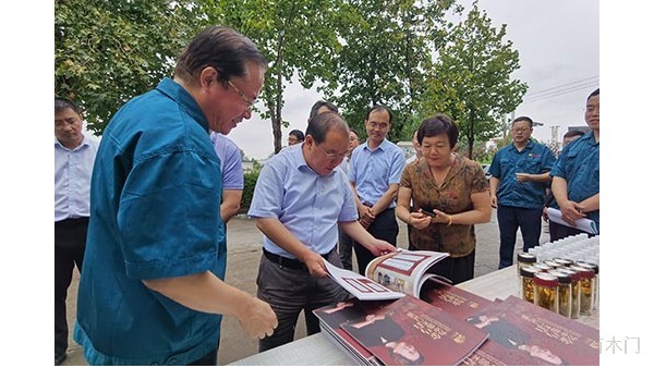 山東木門生產(chǎn)廠家金馬首迎來德州市常委、常務(wù)副市長檢查指導(dǎo)工作